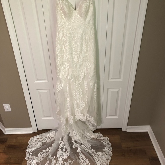 Wedding Dress - Picture 5 of 8